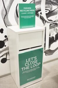 Контейнер для сбора одежды.
