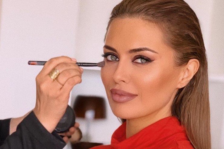  instagram.com/victoriabonya