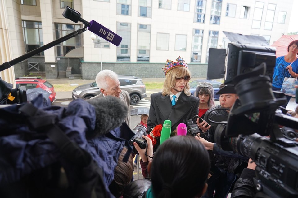 Журналисты  "атаковали " Звезду у Мосгорсуда.