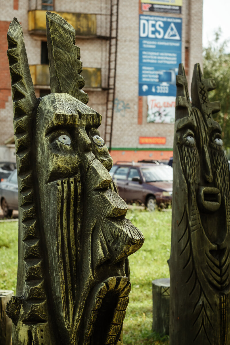 Не в каждом городке можно встретить статуи такого типажа. Фото: Пермский блогер (с)