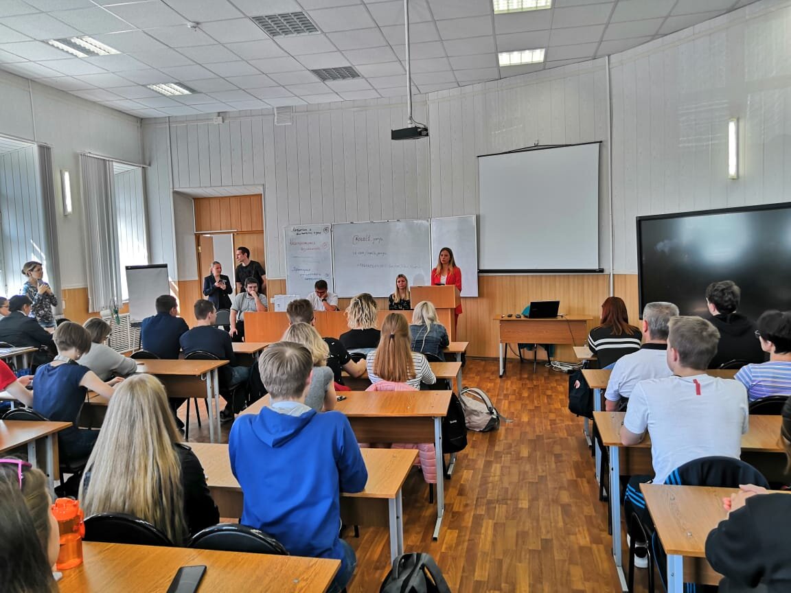 Одна из встреч абитуриентов с приемной комиссией. Источник фото - социальная сеть, vk.com/math_yargu