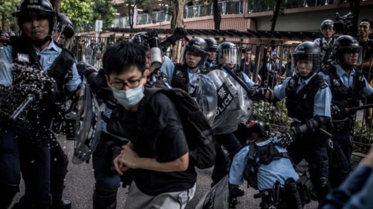 Разгон демонстрации в Гонконге полицией. Фото американского фотоагентства Getty Images.