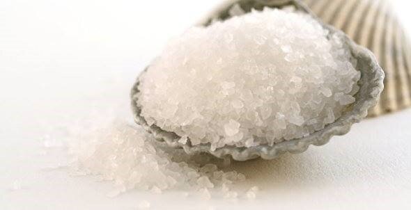 Не менее полезно применение сухой озерной соли - рапы - при лечении заболеваний опорно-двигательной системы.