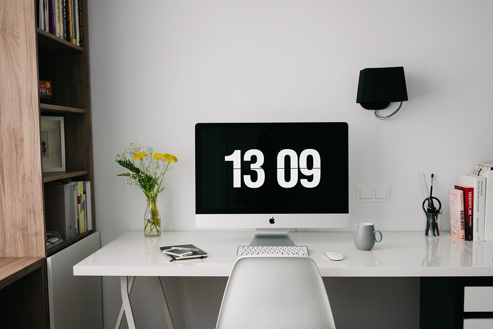 https://pixabay.com/ru/photos/главная-офис-рабочая-область-стол-820389/