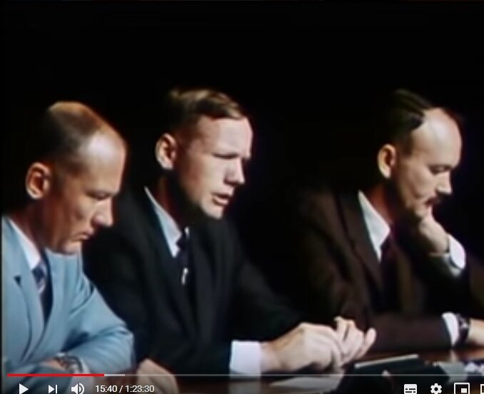 Базз Олдрин (слева), Нил Армстронг и Майкл Коллинз на пресс-конференции в Хьюстоне в Центре пилотируемых полетов 12 августа 1969 года.