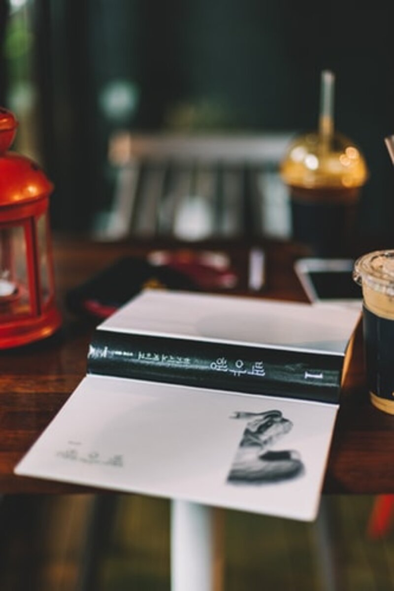 https://images.unsplash.com/photo-1530457444374-24a7042c244c?ixlib=rb-1.2.1&ixid=eyJhcHBfaWQiOjEyMDd9&auto=format&fit=crop&w=333&q=80