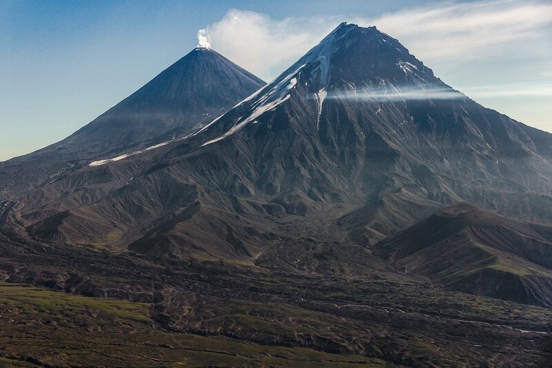 Ключевская и Камень, фото из яндекс-картинки...