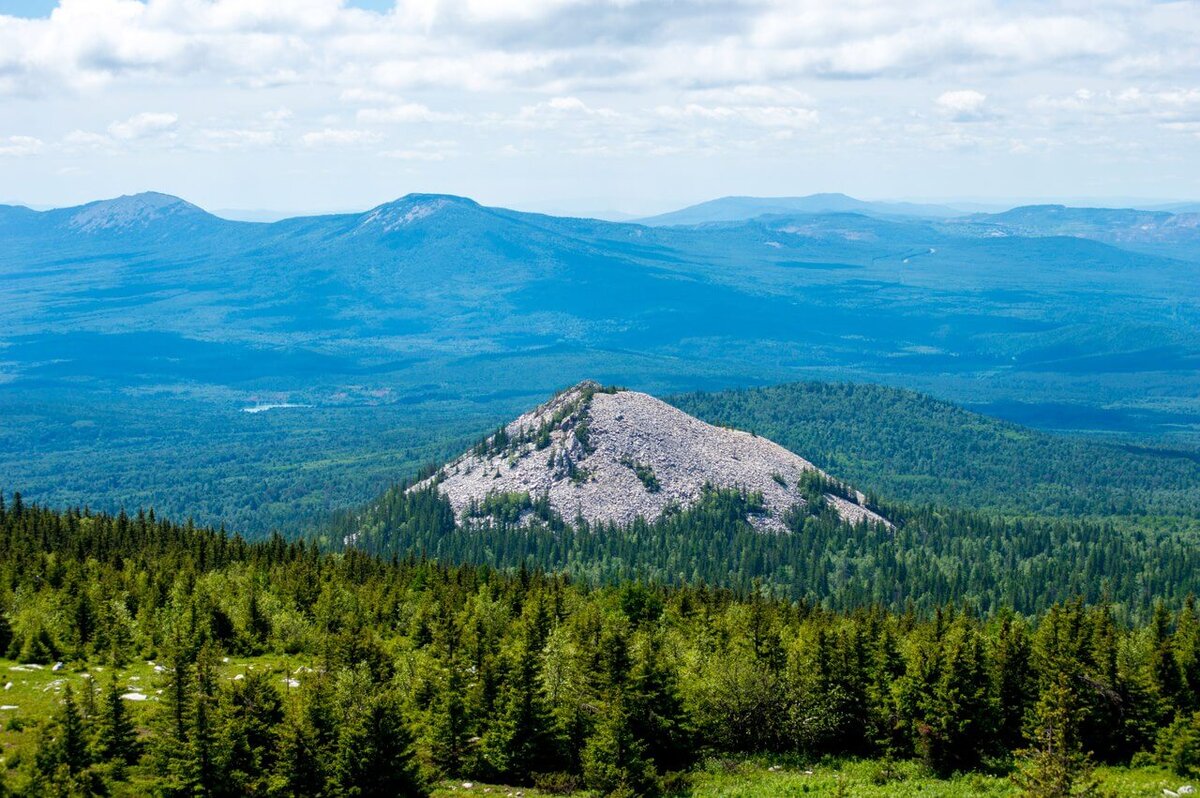 Уральские горы. Фото из Яндекса.