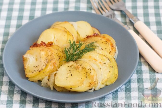 Картошка-гармошка с беконом и грибами
