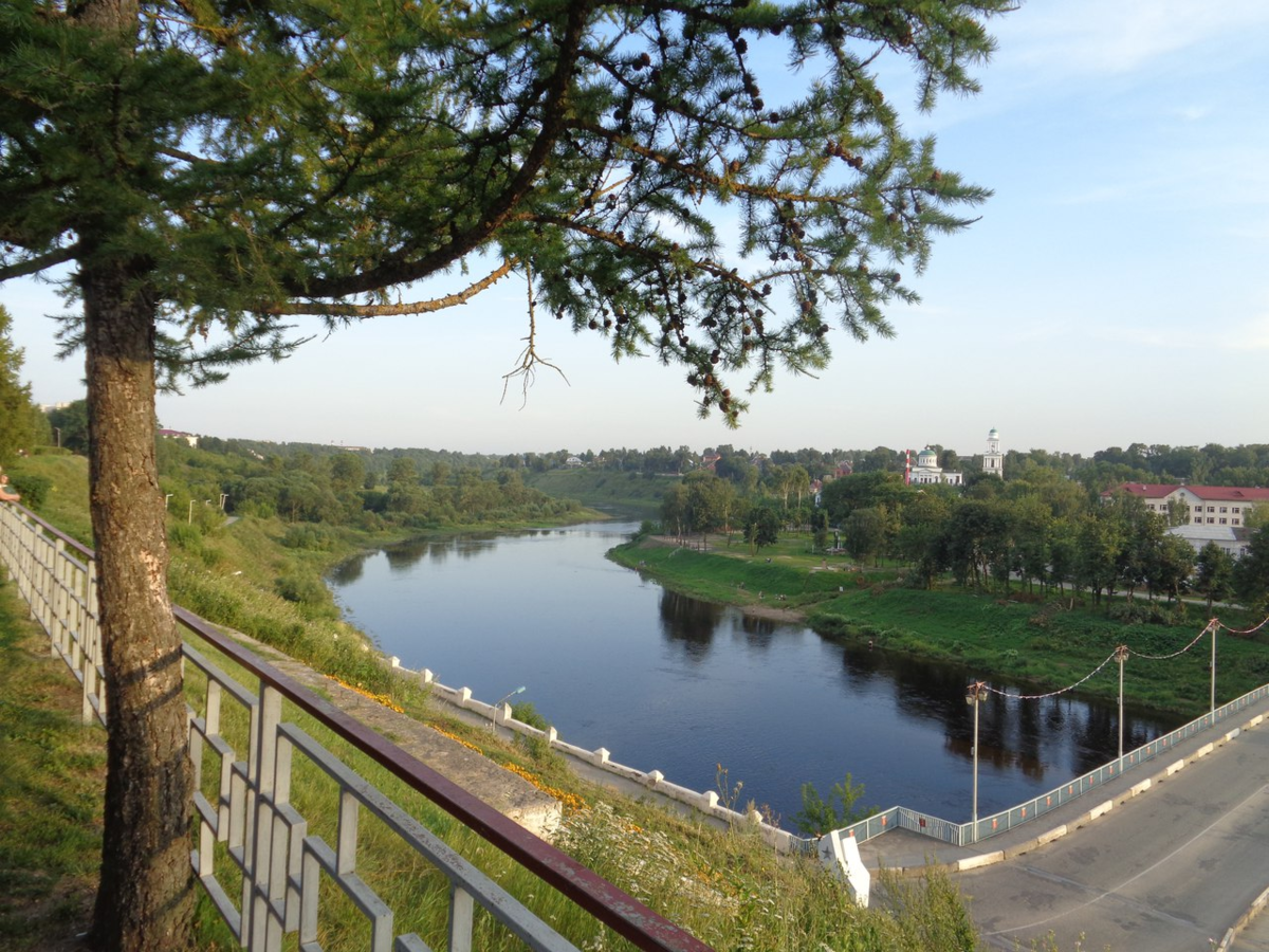 Ржев набережная Волги. Городок Ржев. Резиденция Адриана Ржев. Ржев достопримечательности 1024.