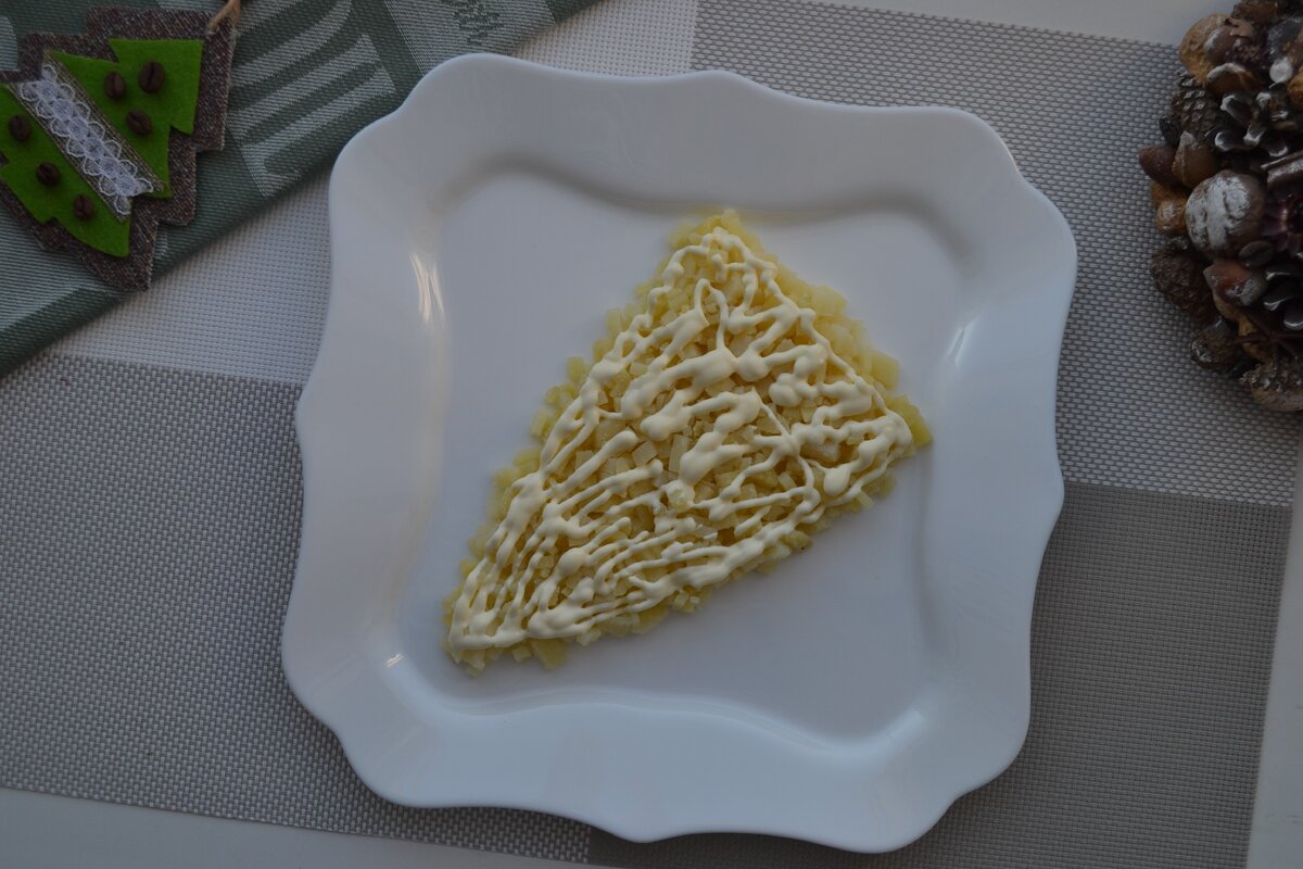 Ну очень вкусный салат - "Кусочек сыра для мышек"