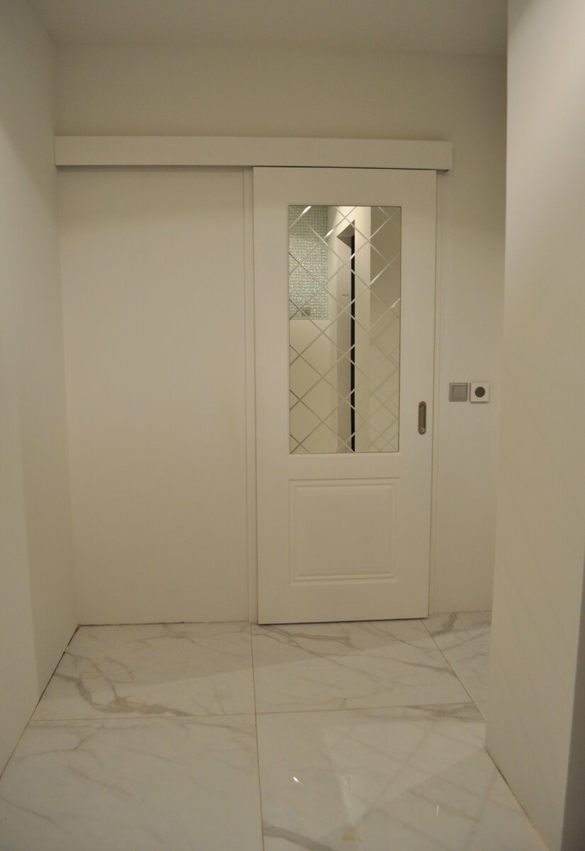 Вот так дверь в ванную выглядит в итоге. Фото прислано заказчиками