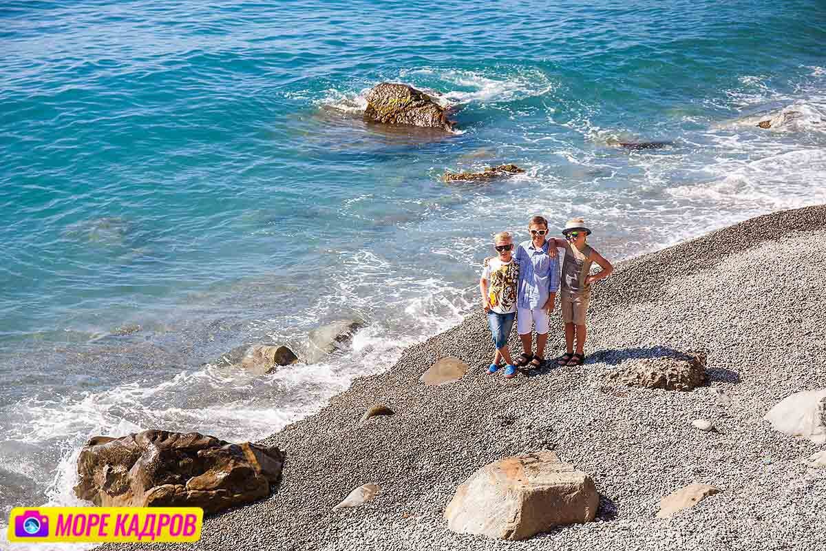 Море кадров. Алушта места для фотосессии. Места для фотосессии с ребенком в Алуште. Самый странный пляж в Ялте 