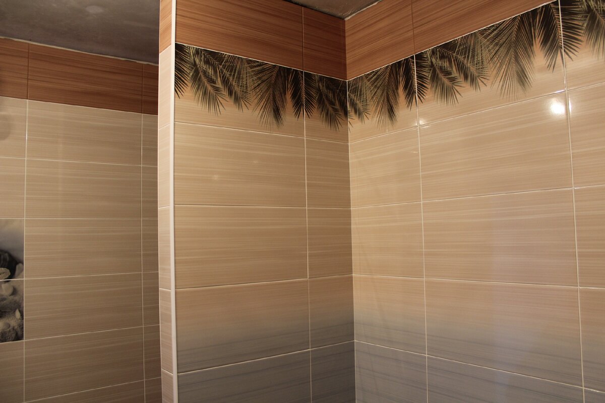 Плиточник тюмень. Плиточник тюмень. Керамическая плитка на потолок в ванной. Плиточник тюмень. Укладка фартука на кухне.