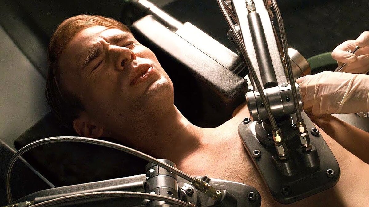 Введение сыворотки, кадр из фильма "Первый Мститель"