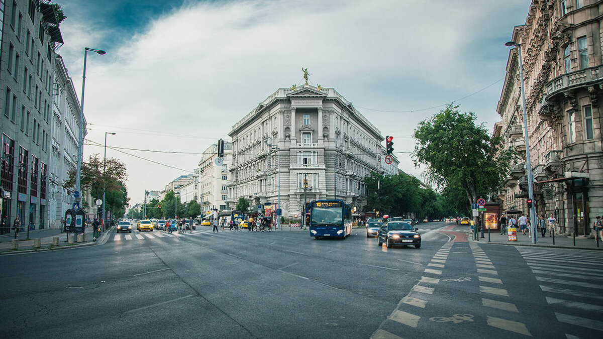 В Будапеште очень много классической архитектуры (Фото © unsplash.com / @akoto)