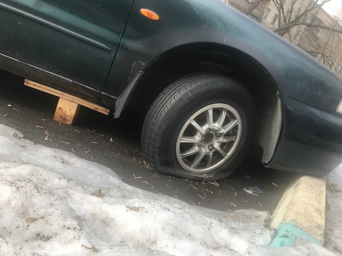 Заботливо брусочки подставил. Накачать - не судьба.