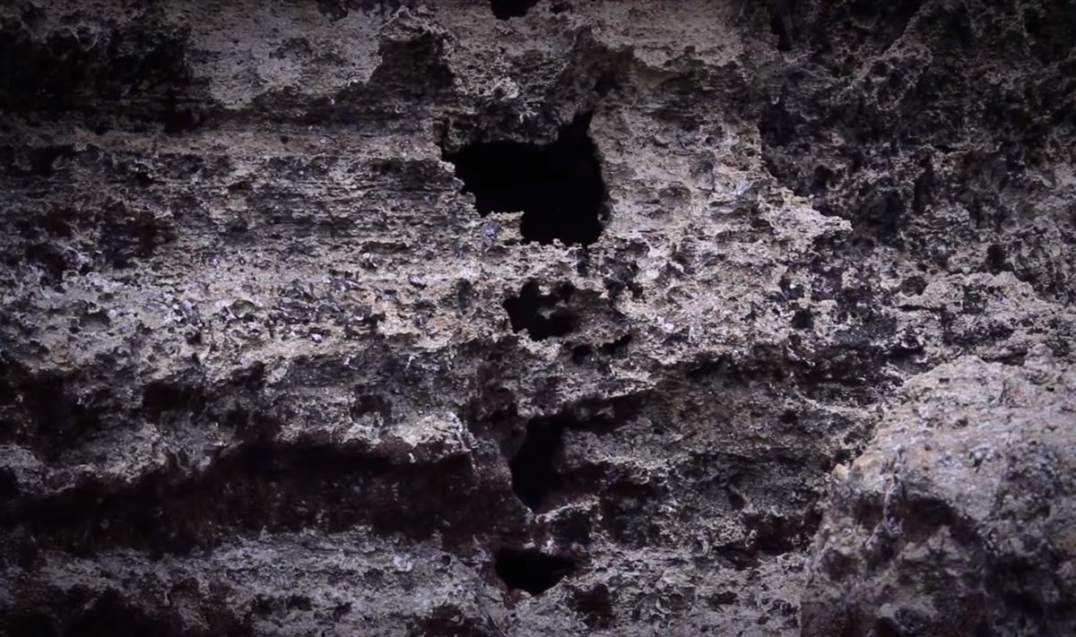 Дырки в скале