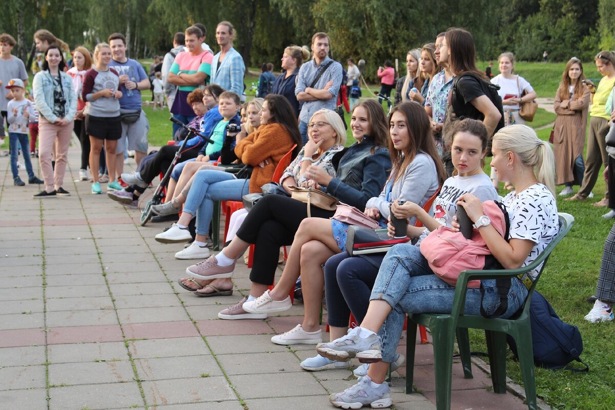 Люди уже собрались, а вот команды пока нет. Потому что команд пока нет