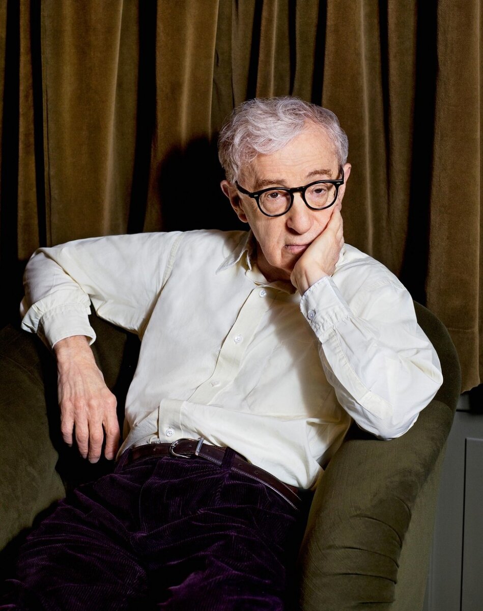 Вуди Аллену, знаменитому режиссеру,  диагноз "аутизм" поставили ещё в детстве.