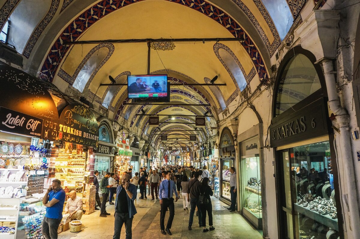 Istanbul 40 40. Стамбульский базар. Стамбул рынок. Стамбул рынок вещевой. Стамбул рынок фото.