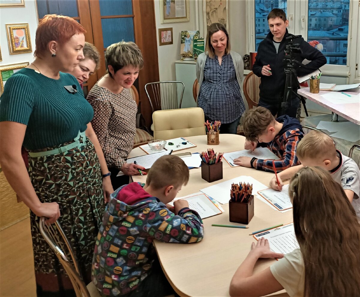 7 марта 2020 г. в  Студии учителя-дефектолога Татьяны Гогуадзе прошел открытый урок для мам и детей, которые в дни мартовских праздников приехали в Москву на диагностику в Центр Дислексии Татьяны Гогуадзе.