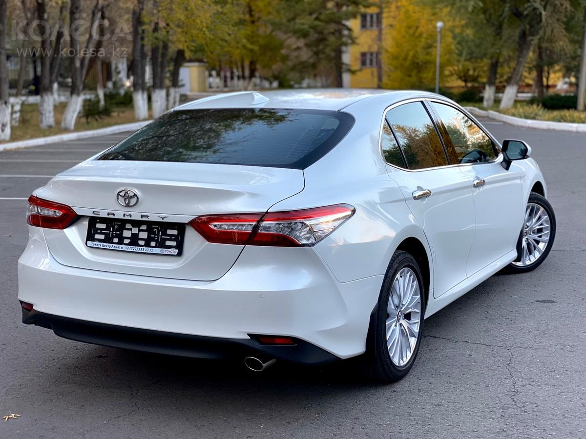 Toyota Camry 2019