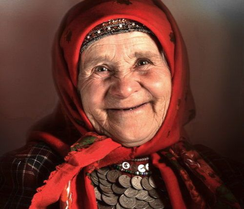 Еще у них есть слово Babushka. Так они называют вот такой платок