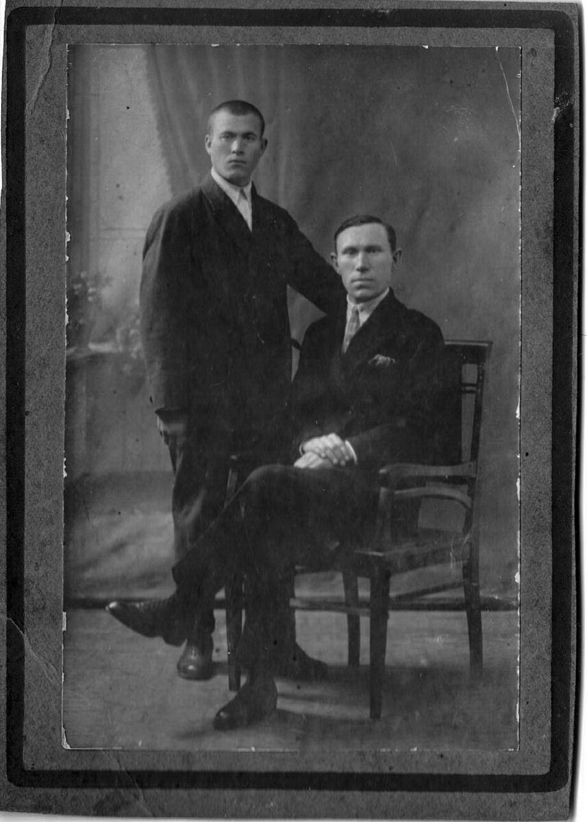 Архипов Михаил (справа), дедушка Игоря Грашина.