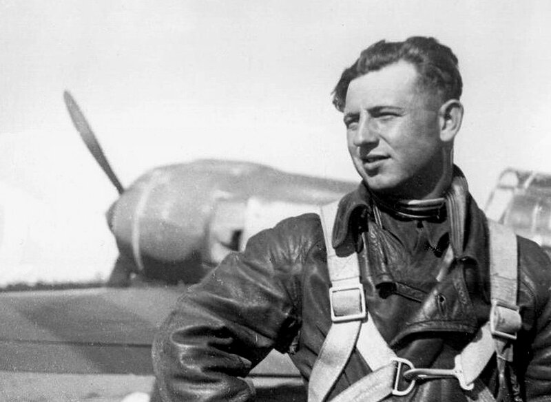 Владимир Серов у своего Ла-5