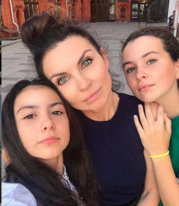 Лала, Ирина и Диана Крамаренко, фото из инстаграма dianakramarenko04