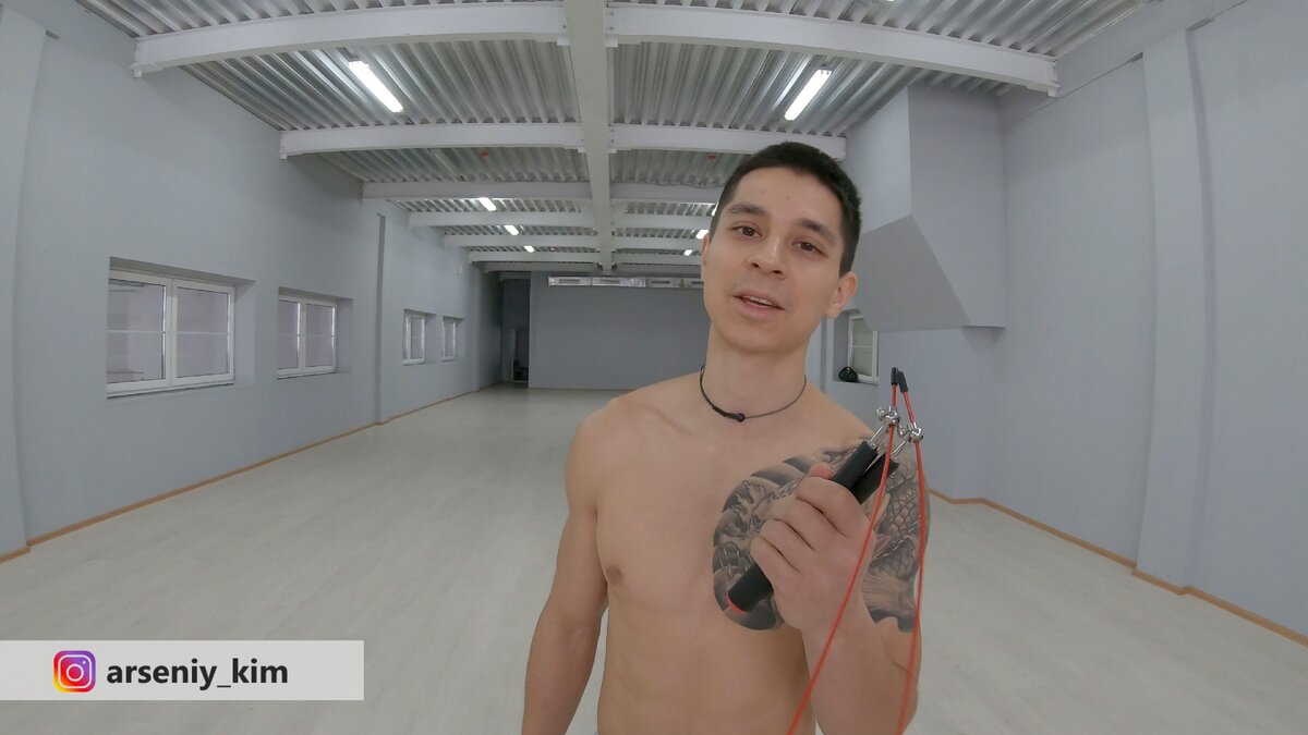 Скакалку можно купить в любом спортивном магазине за очень скромную сумму