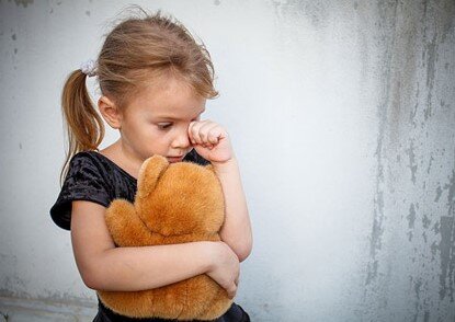 Боль в моем сердце живет до сих пор, я очень обижена на своего отца.. 