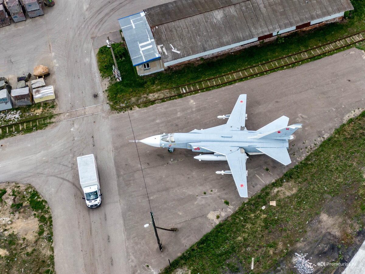 Обнаружил в промзоне Су-24. Это самый проблемный, но мощный штурмовик ???