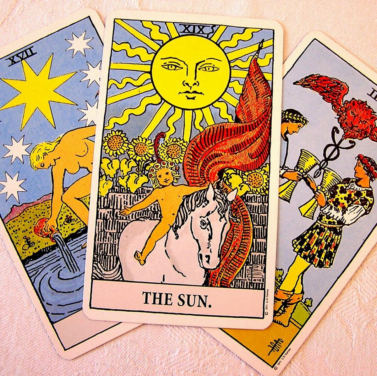 Самые счастливые Арканы Таро для отношений.