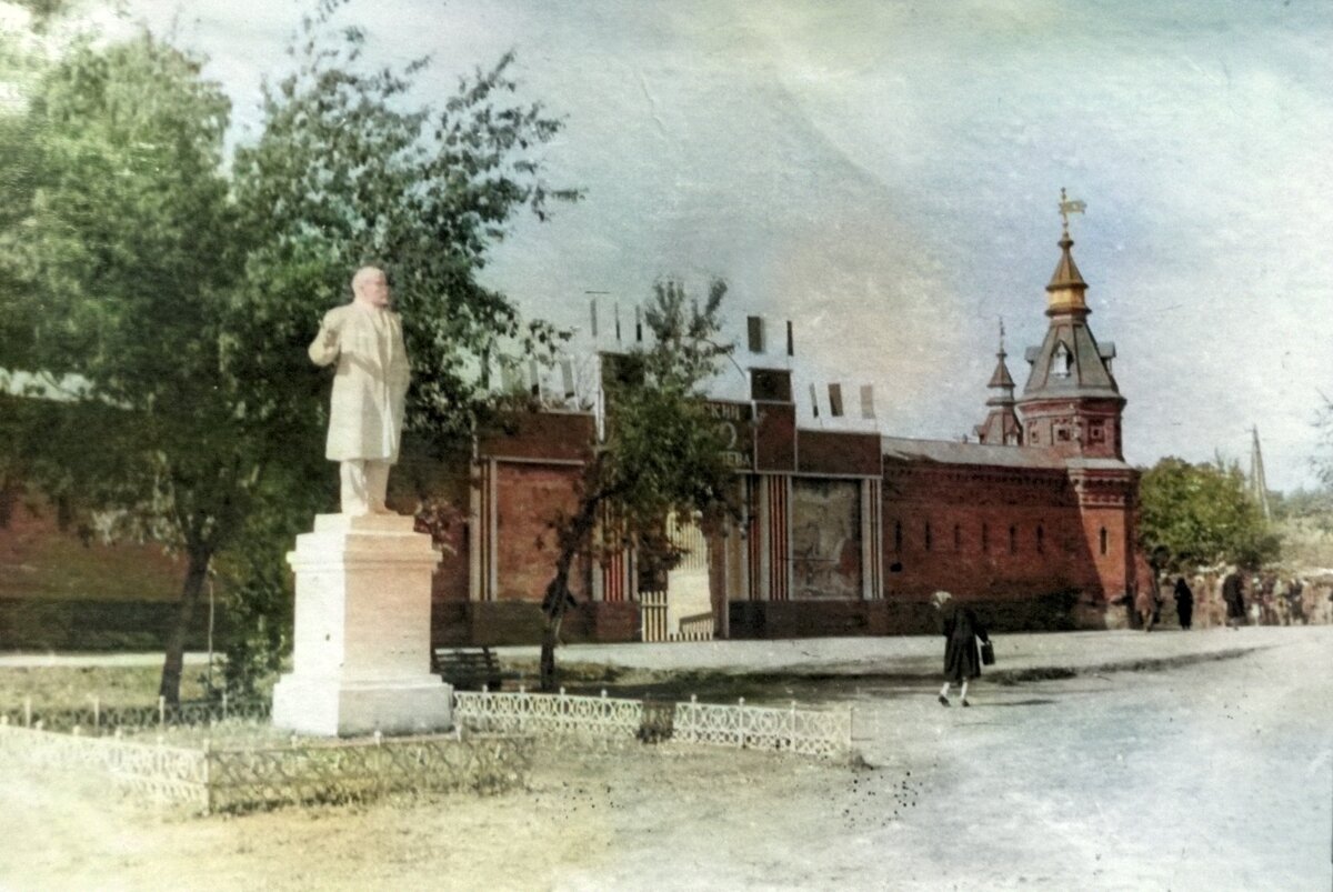 Вход в парк, скорее всего - шестидесятые годы