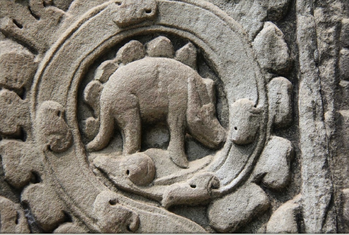 динозавр на барельефе