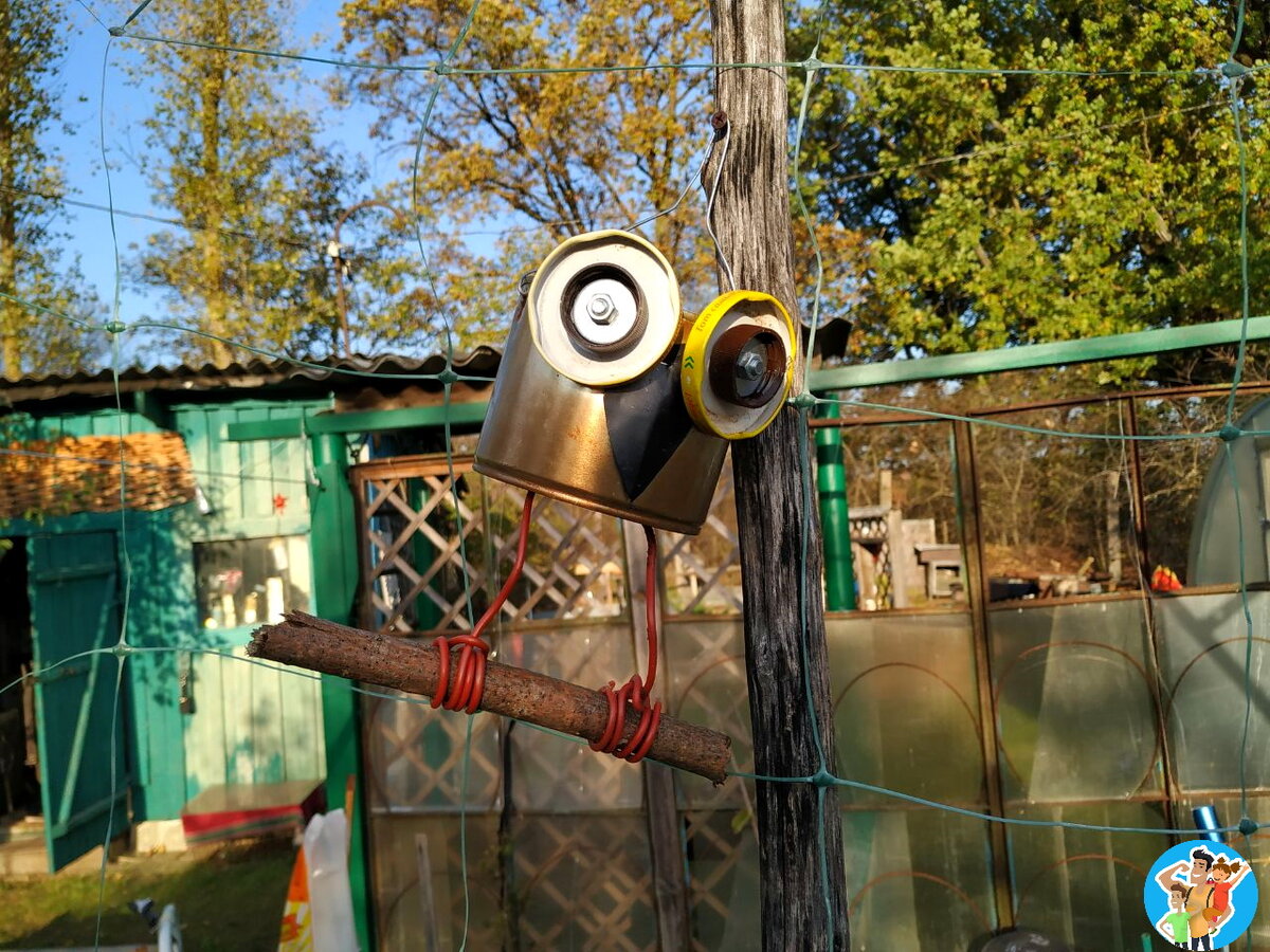 Банка консерв похожая на мини сову))) Выражение глаз передано доподлинно. 