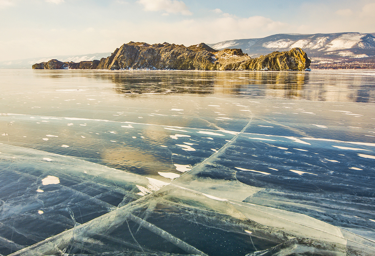 Лед на Байкале.