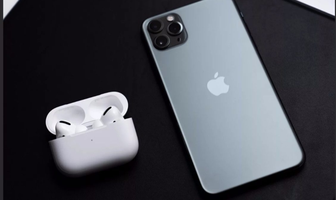 Apple (AirPods)
