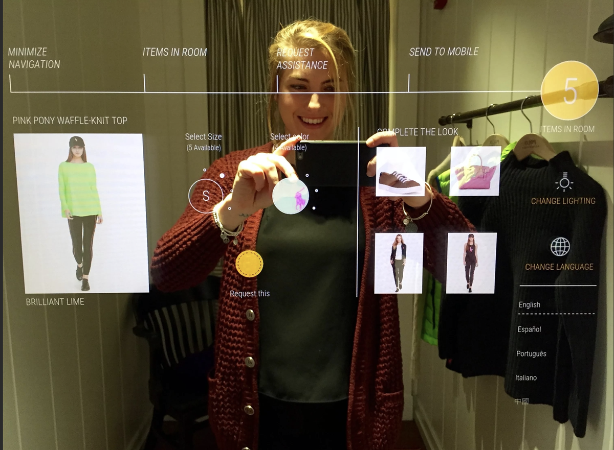 Подбор гардероба с "умным" зеркалом