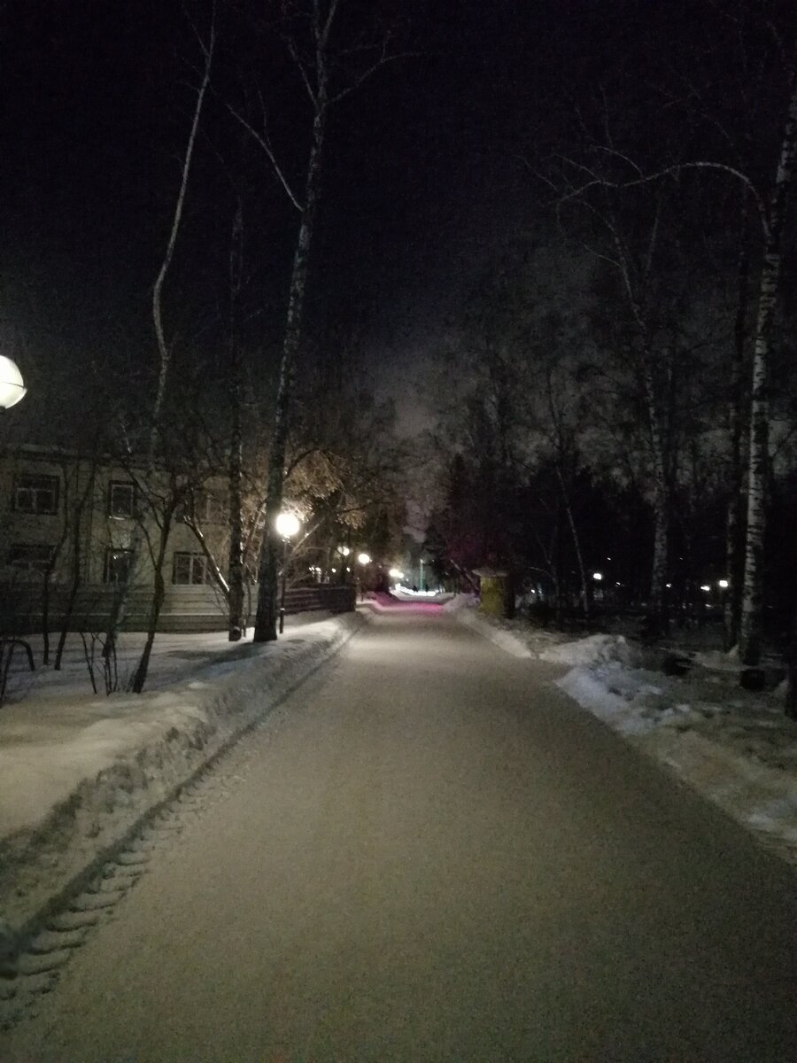 Фото из личного архива, навеяло почему-то  грустью, порой единственный выход-бежать.