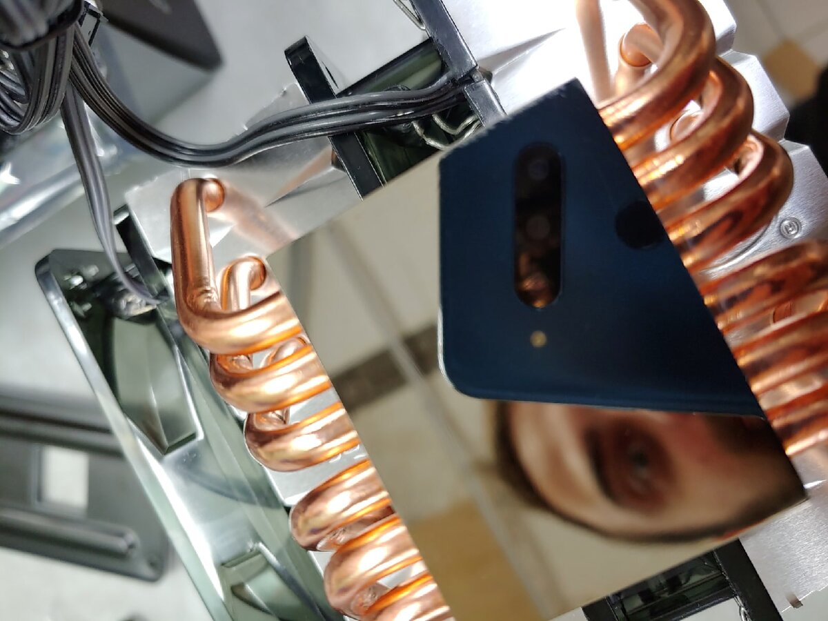 deepcool neptwin v2 с его зеркально отполированной площадкой. 