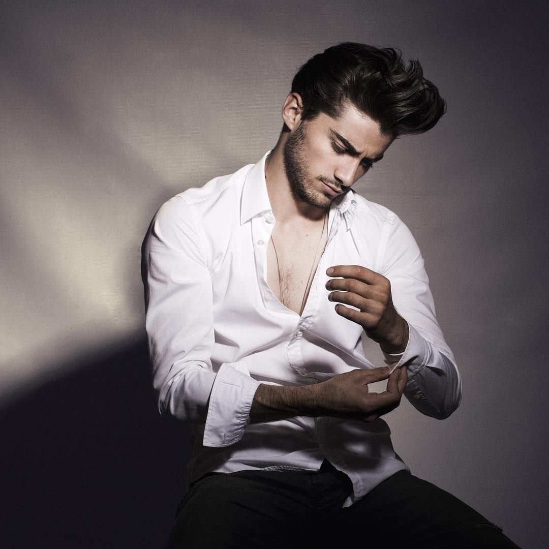 -Откуда ты такой?.. Я только ради тебя из моря вышла..