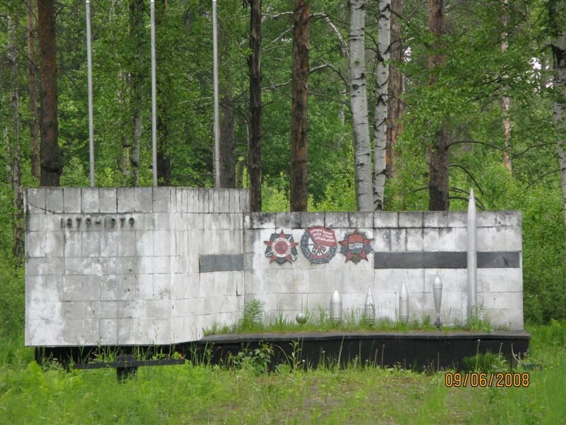 1942, 17 июня - Указом Президиума Верховного Совета СССР Научно-испытательный морской артиллерийский полигон награжден орденом Красного Знамени.