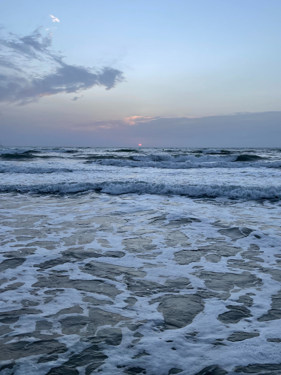 встречала рассвет там же.