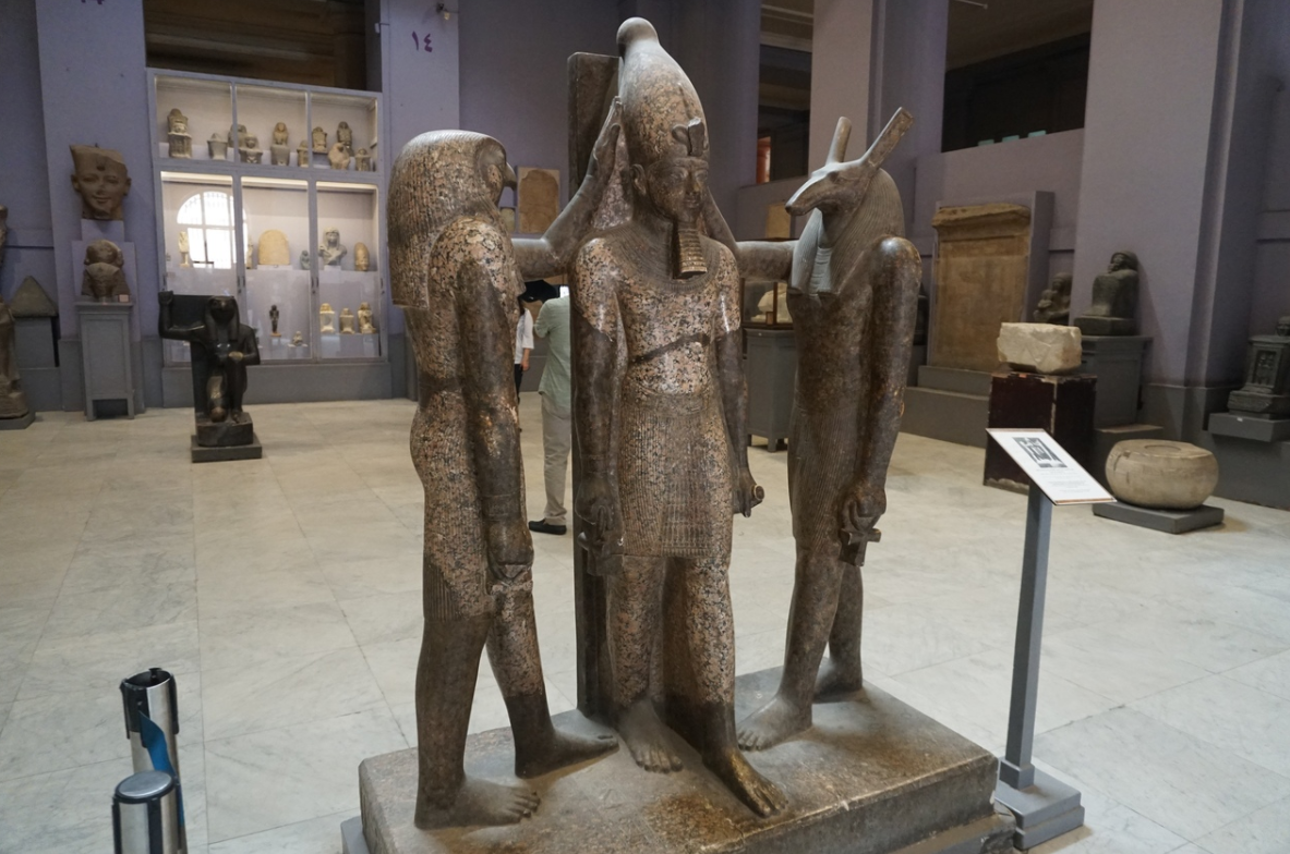 Egyptian museum. Каир музей древностей. Египетский музей Каир Рамсес. Пушкинский музей Египетский зал. Каирский музей экспозиции и экспонаты.