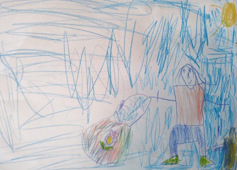 Так дочь видит маму из магазина (кстати, размер сумки по отношению к росту мамы почти верный)))