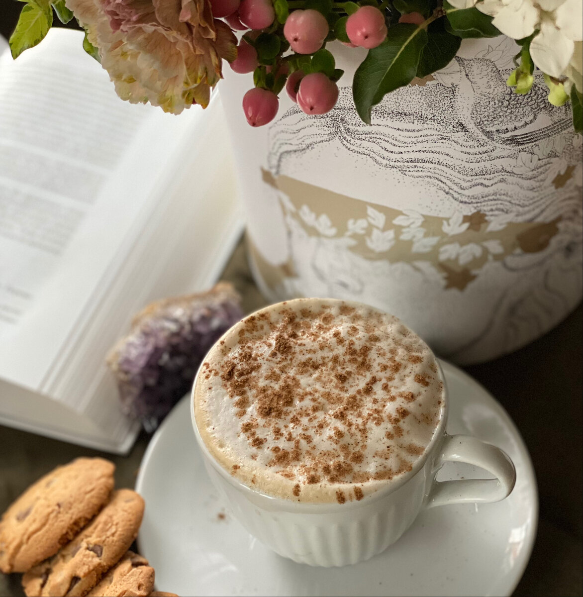 Домашний кофе обязывает к красивой атмосферной фотографии для социальных сетей.