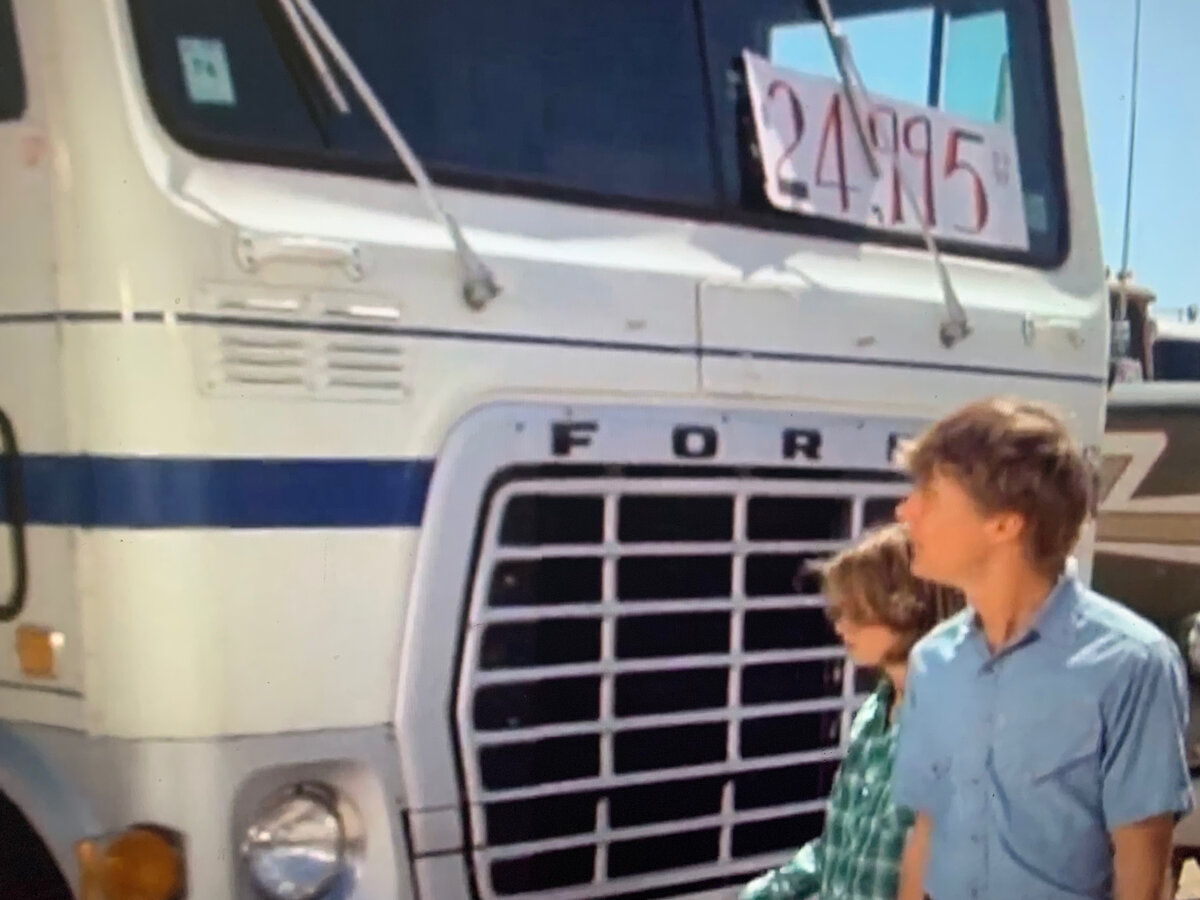 Тягач Ford WT 9000 будущий "Голубой мул". 